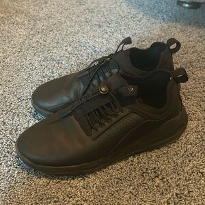 Women’s Clove nursing shoes size 9